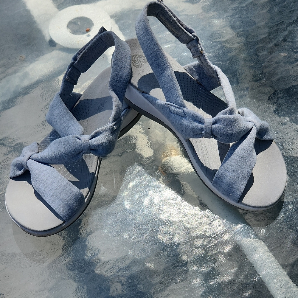 Clarks Cloud Gray Sandals